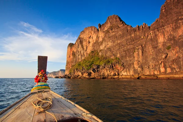 Burnu açık gemi phi phi Island Tayland göster — Stok fotoğraf