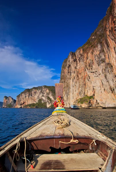 Burnu açık gemi phi phi Island Tayland göster — Stok fotoğraf
