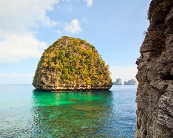 Blick auf die Maya Bay, Insel Phi Phi, Thailand — Stockfoto