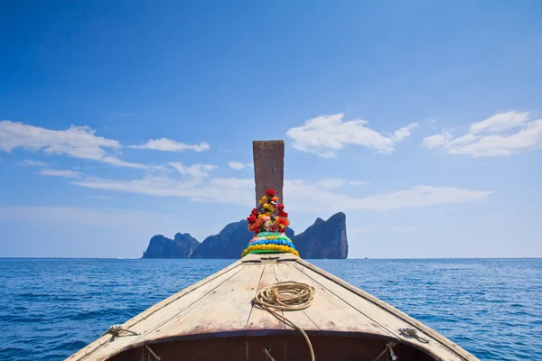 Schip neus voorzijde bekijken phi phi eiland thailand — Stockfoto