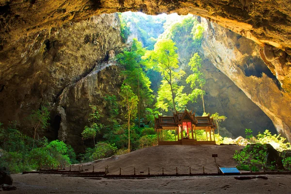 Mağara ve prachuap khiri khan il Asya Tayland köşk — Stok fotoğraf