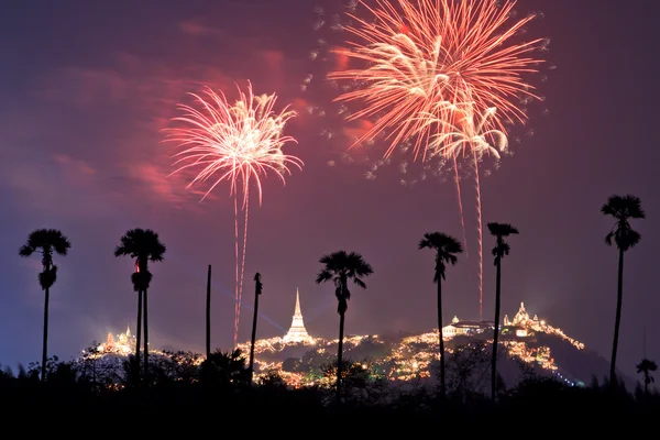 Hermosos fuegos artificiales — Foto de Stock