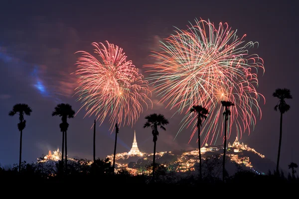 Hermosos fuegos artificiales — Foto de Stock