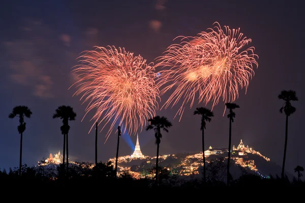 Hermosos fuegos artificiales — Foto de Stock