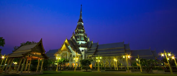 Takže trn chrám Wat v Thajsku — Stock fotografie