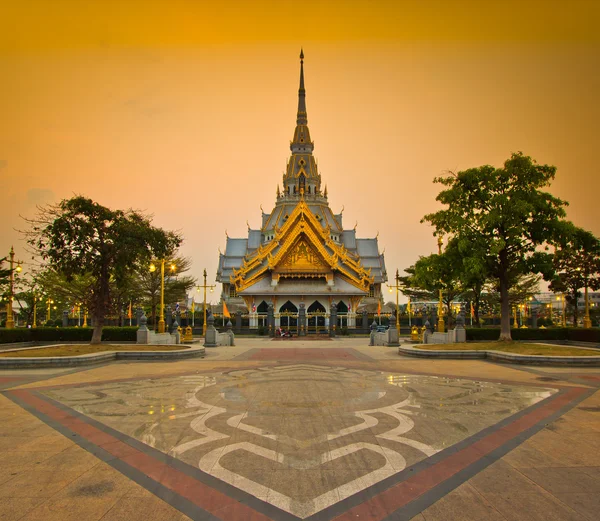 Wat dus-thorn tempel in thailand — Stockfoto