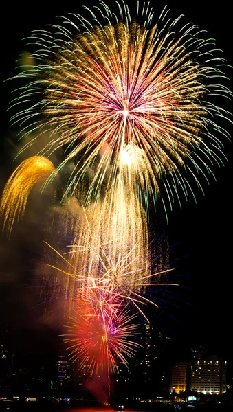 Fuegos artificiales coloridos — Foto de Stock