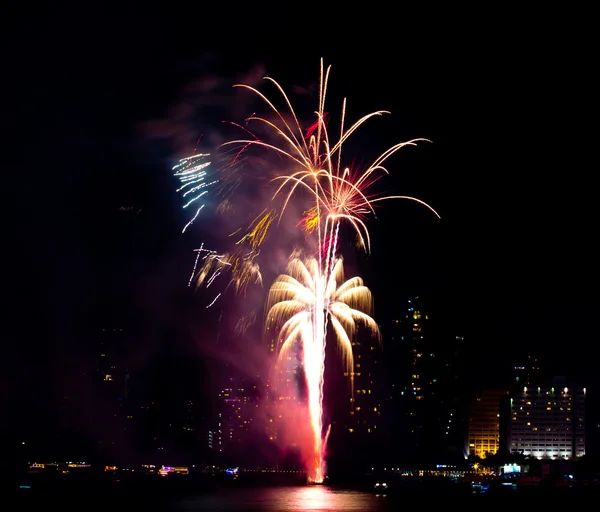 Fuegos artificiales coloridos — Foto de Stock