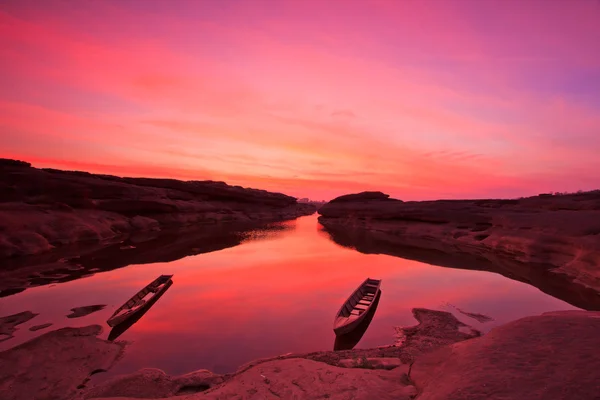 Prachtige zonsopgang schip — Stockfoto