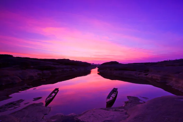 Smukt solopgangsskib - Stock-foto