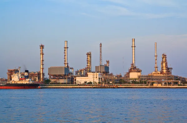 Oil refinery — Stock Photo, Image