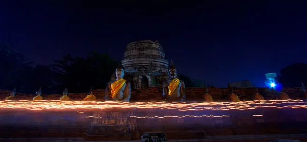 Walking with lighted candles in hand around a temple — Stock Photo, Image