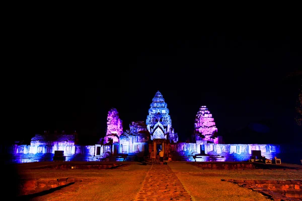 Oude stad lichten op nacht park — Stockfoto