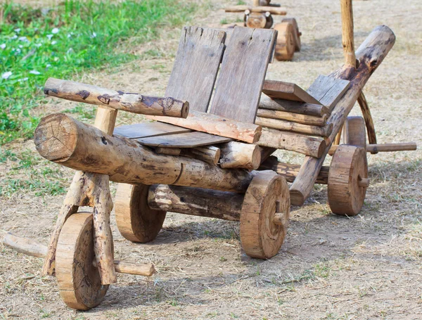 Coche de madera —  Fotos de Stock