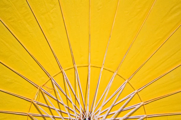 Parapluie asiatique coloré — Photo