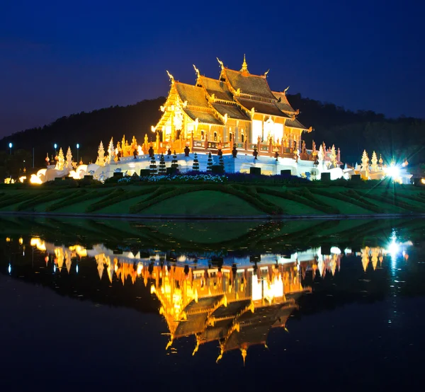 Templo crepúsculo — Fotografia de Stock