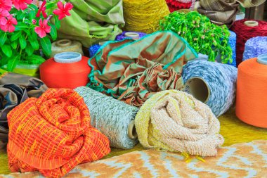 Nakış renkli iplik biriktirme satırlar