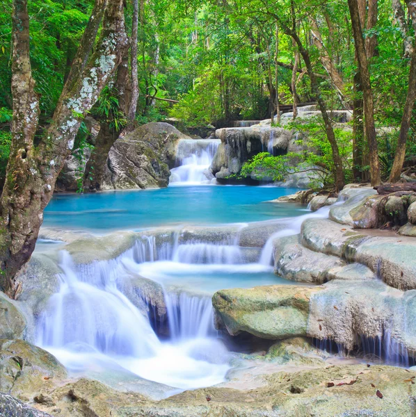 Cachoeira e fluxo azul — Fotografia de Stock