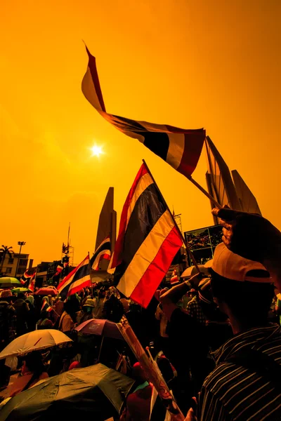 Die große Gruppe der Demonstranten auf den Straßen — Stockfoto