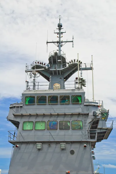 Radarturm auf dem modernen Kriegsschiff — Stockfoto