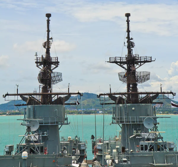 Radarturm auf dem modernen Kriegsschiff — Stockfoto