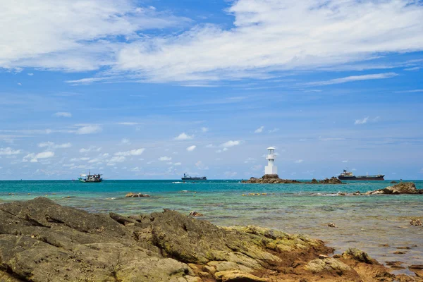 Farol no mar — Fotografia de Stock