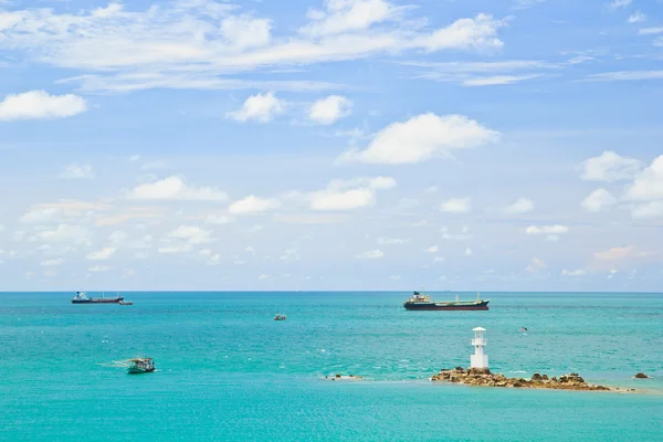 Vuurtoren in de zee — Stockfoto