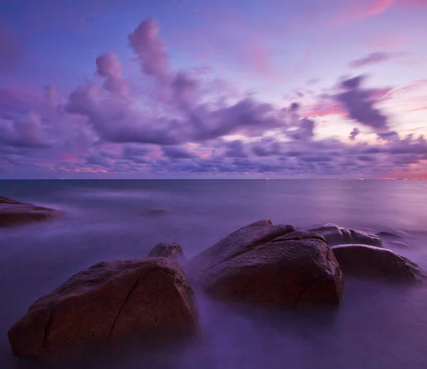 Piedras marinas al atardecer —  Fotos de Stock