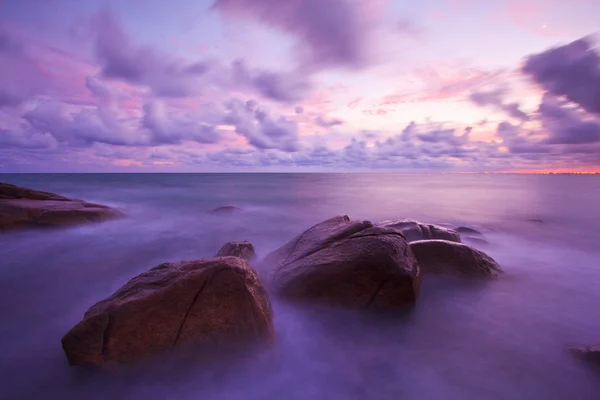 Zee stenen bij zonsondergang — Stockfoto