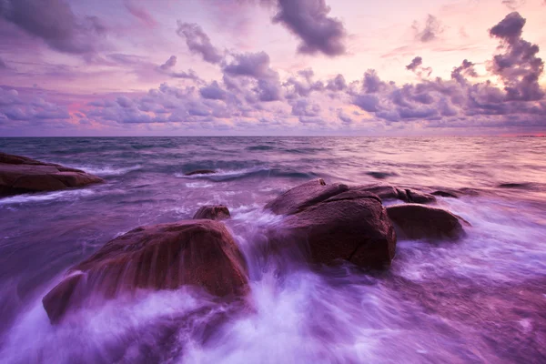 Pedras do mar ao pôr do sol — Fotografia de Stock