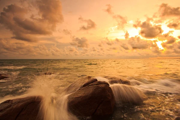 夕暮れの海石 — ストック写真