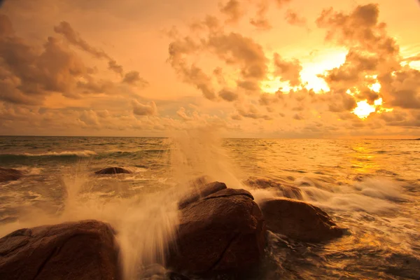 Zee stenen bij zonsondergang — Stockfoto