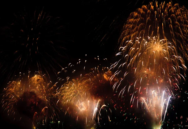 Fuegos artificiales coloridos — Foto de Stock