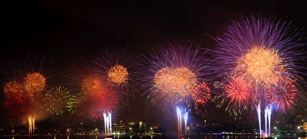 Fuegos artificiales coloridos — Foto de Stock