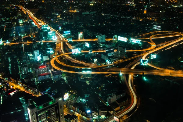 Alacakaranlık dönemde trafik — Stok fotoğraf