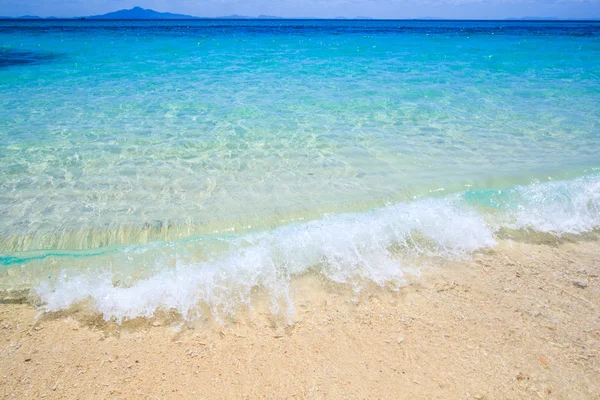 Tropikalnej plaży w Morze Andamańskie — Zdjęcie stockowe