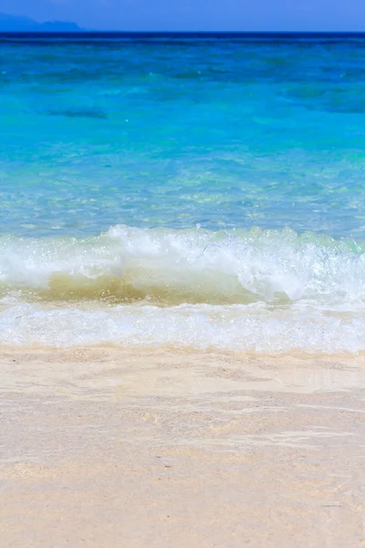 Tropischer Strand im andamanischen Meer — Stockfoto