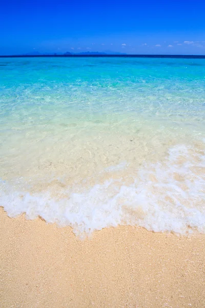 Spiaggia tropicale nel mare delle Andamane — Foto Stock