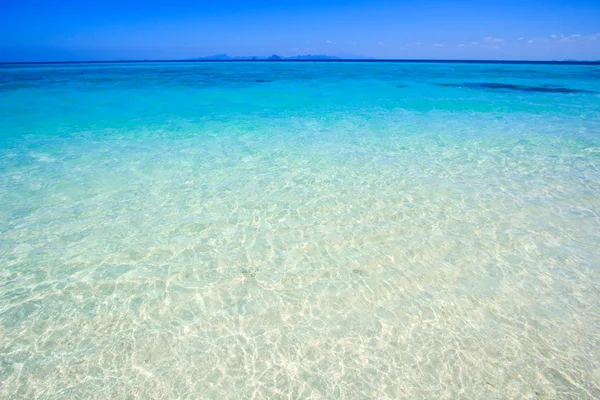 Playa tropical en el mar de Andamán —  Fotos de Stock