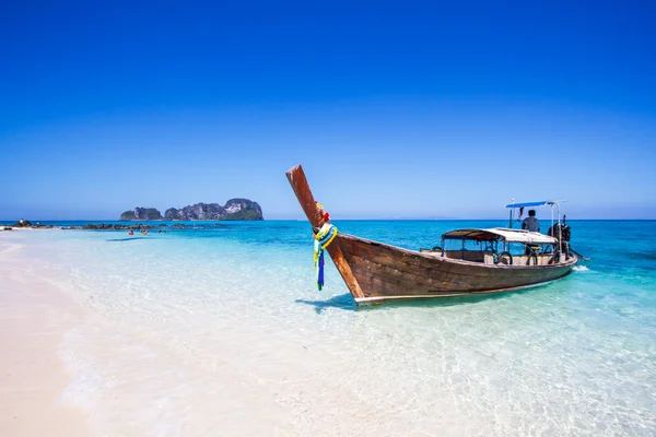 Long-tailed boat at — Stock Photo, Image