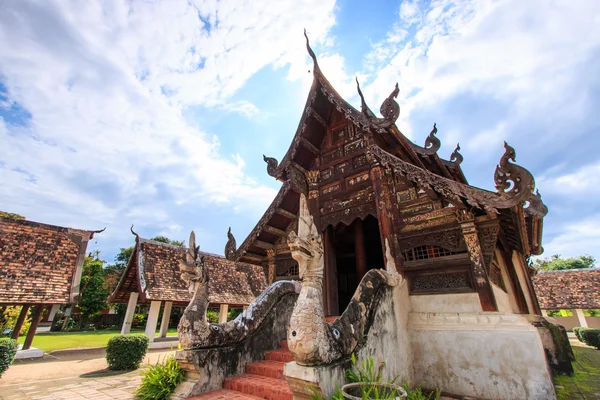 Vecchia chiesa in legno di Wat Tonkain — Foto Stock