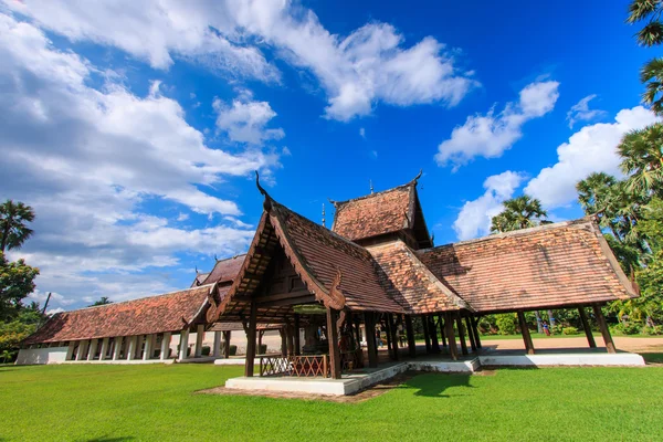Old wooden church of Wat Tonkain — Stock Photo, Image