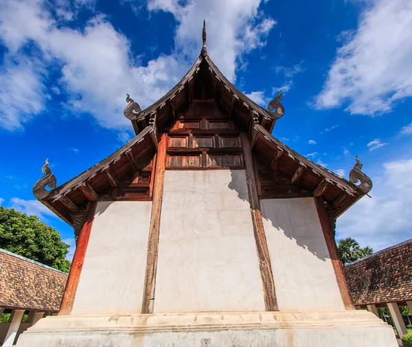 Träkyrka av wat lok Magnuss chiangmai — Stockfoto