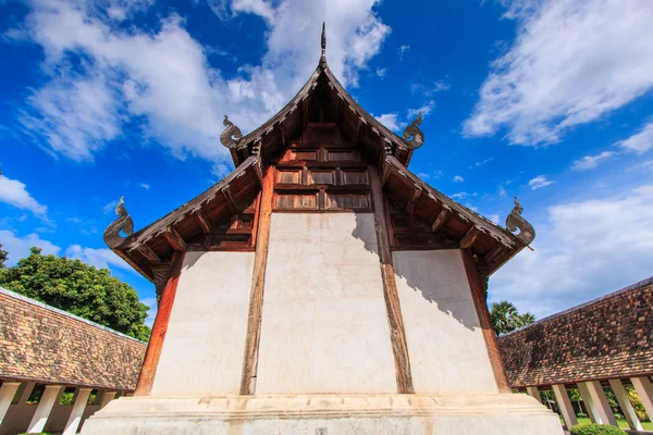 Wat lok molee chiangmai ahşap kilise — Stok fotoğraf