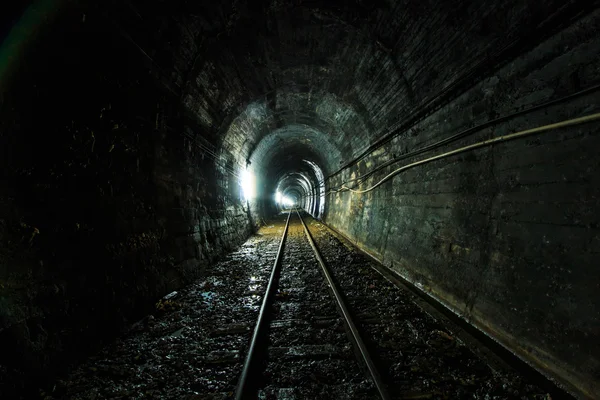 Φως στην άκρη του τούνελ σιδηροδρόμου — Φωτογραφία Αρχείου