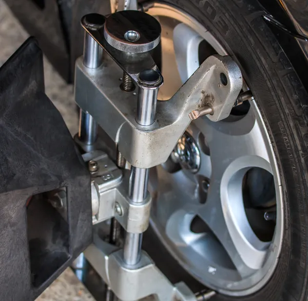 Car wheel fix — Stock Photo, Image