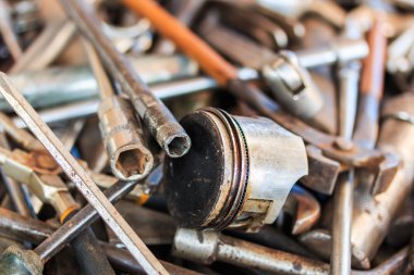 Motosiklet tamir araçları