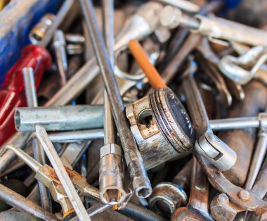 Motosiklet tamir araçları