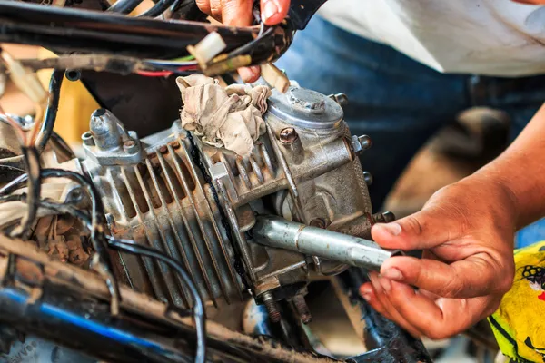 Motorcycle mechanic — Stock Photo, Image