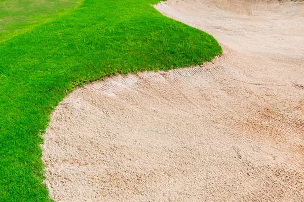 Bunkier z piaskiem na polu golfowym — Zdjęcie stockowe